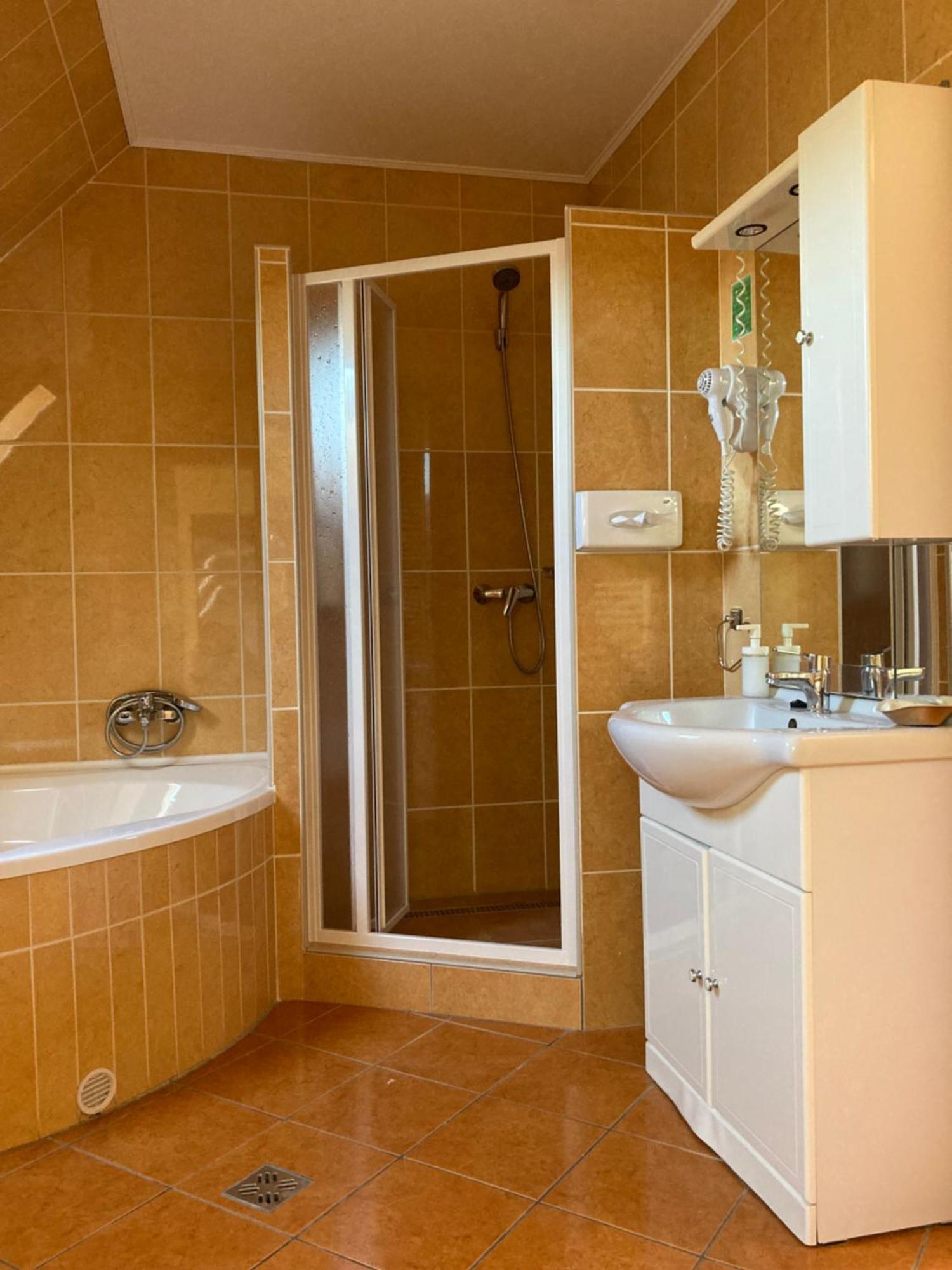 Apartahotel Hét Vezér 3*